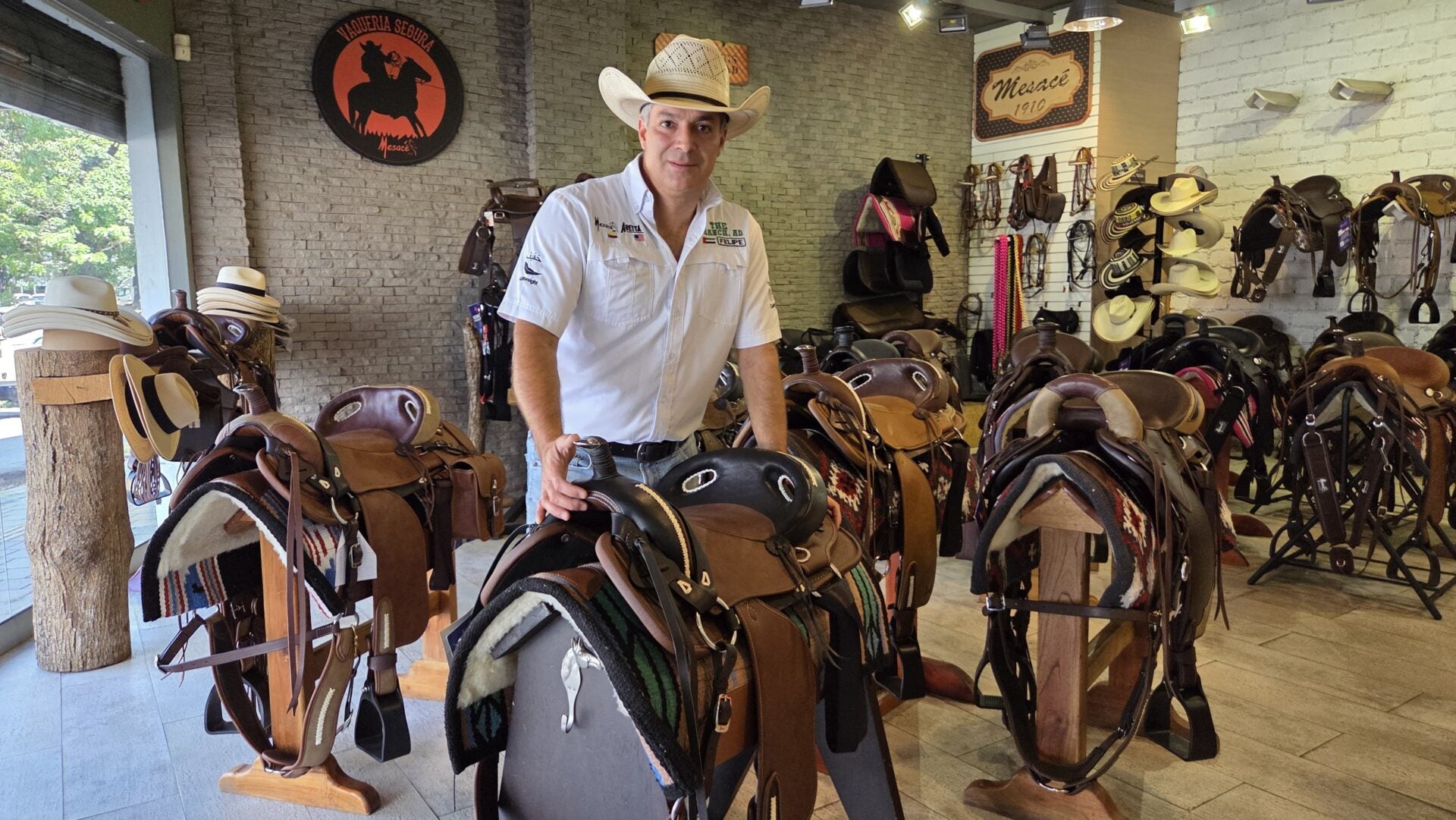 Felipe González Sanín, CEO de Mesacé, dijo que las sillas de cabalgata cuestan entre $1,5 y $3 millones y de vaquería llegan a $1 millón.
