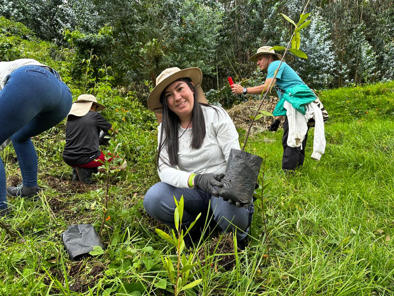 Cada persona debía nombrar su árbol en honor a alguien