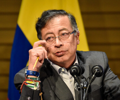 Presidente Petro aseguró que el expresidente Álvaro Uribe podría someterse a la JEP