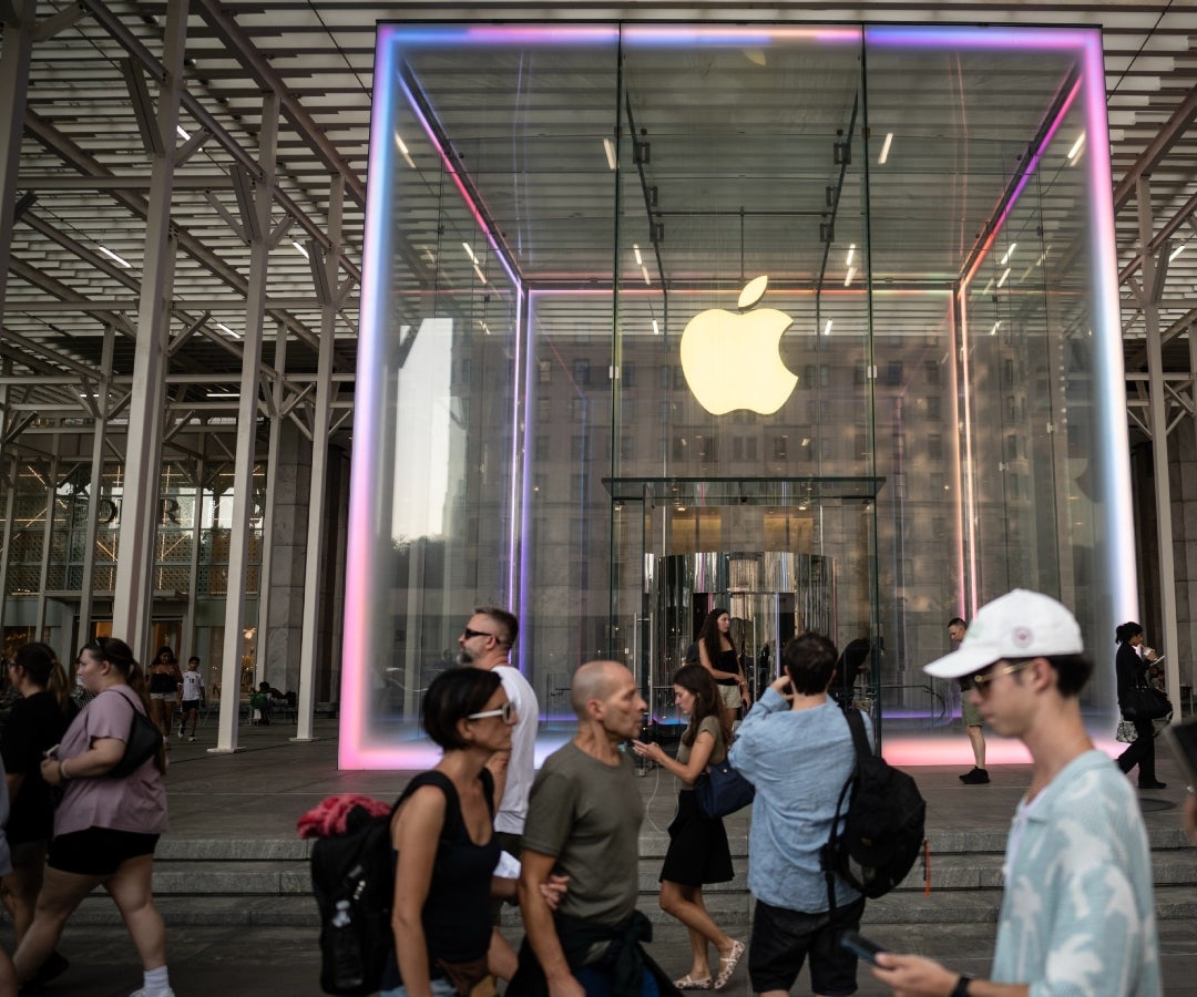 EE.UU. añade 73.000 empleos tras fuertes revisiones a la baja en meses anteriores