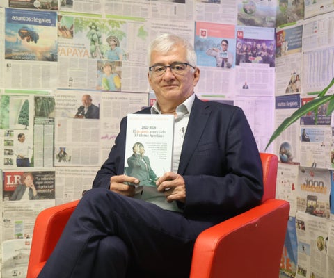 Silverio Gómez presenta su libro El desastre anunciado del último Aureliano