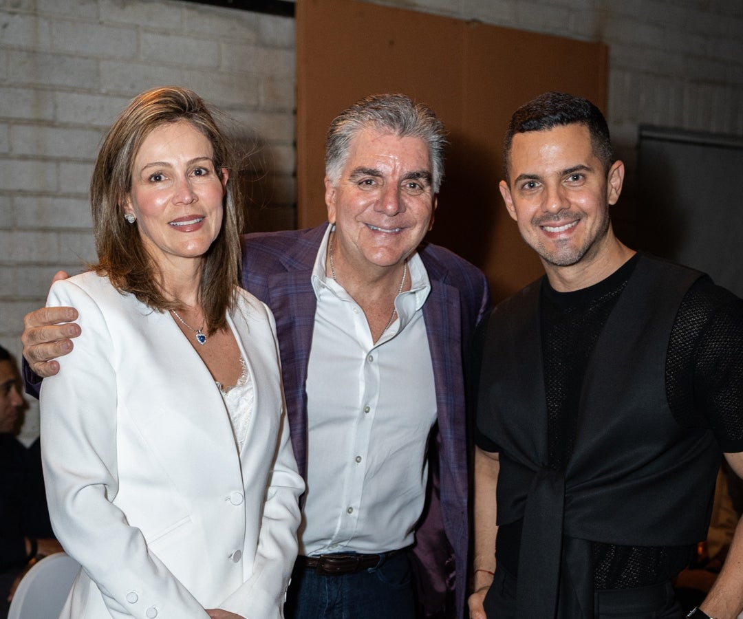 Maria Luisa Toro; Luis Fernando Restrepo, presidente corporativo de Crystal; y Sebastián Díez, presidente ejecutivo de Inexmoda.