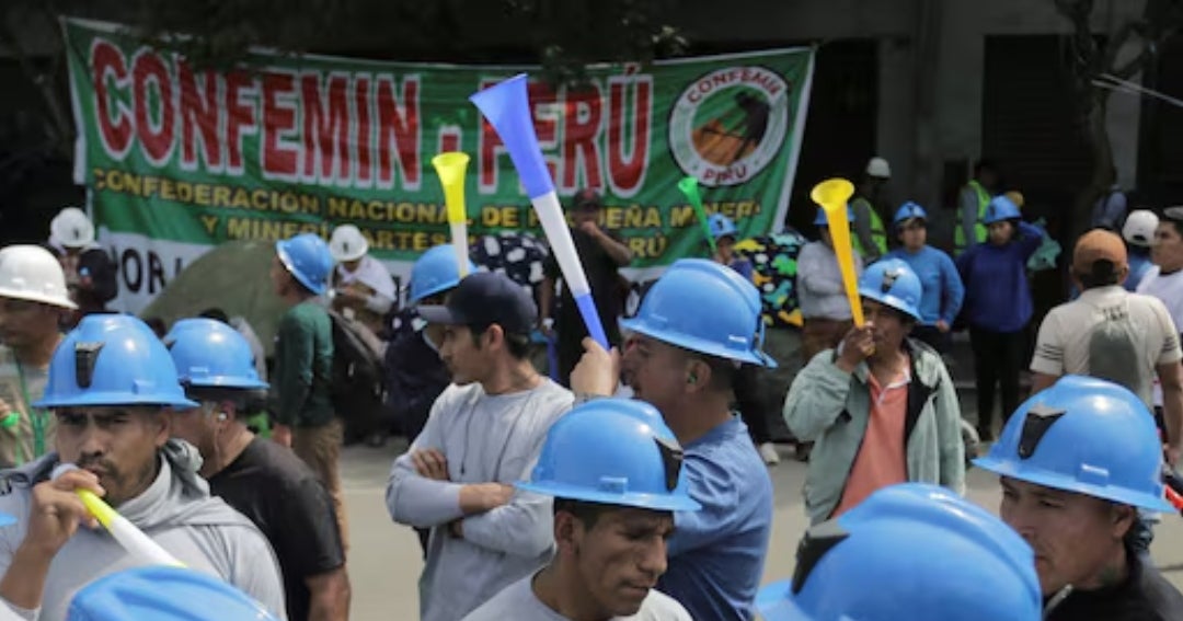 Mineros informales de Perú suspenden diálogo con gobierno y evalúan ...