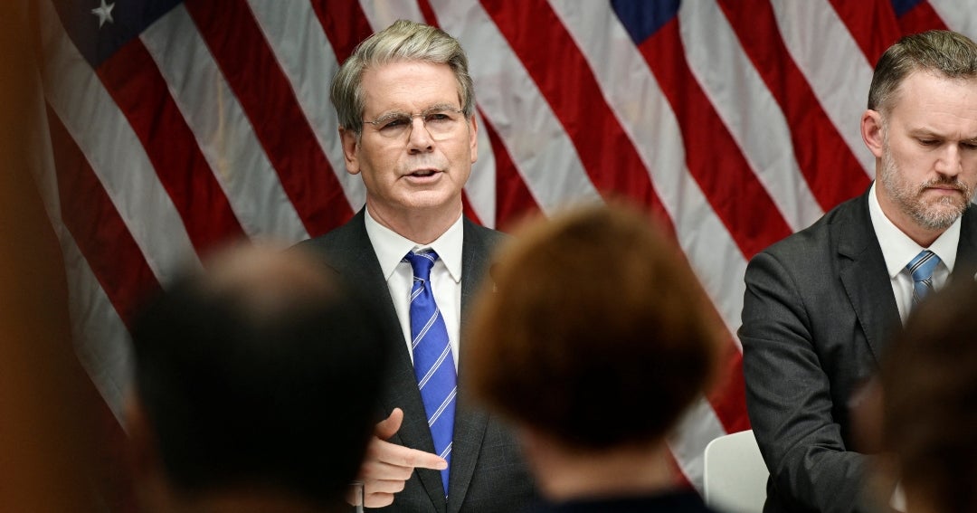 Bessent pide a Powell revisión interna de la FED tras acusaciones de fraude contra Cook