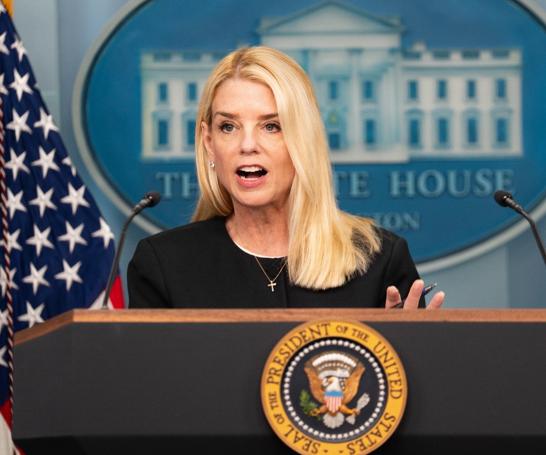 Las víctimas de Epstein expresan su 'disgusto y temor' por el manejo de los archivos