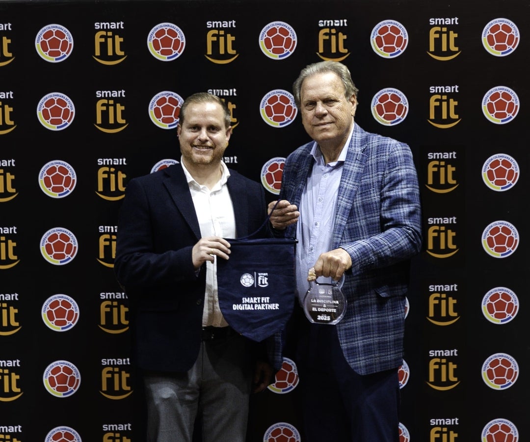 Camilo Sarasti, presidente de Smart Fit Colombia, Panamá y Costa Rica; y Ramón Jesurún, presidente de la Federación Colombiana de Fútbol.