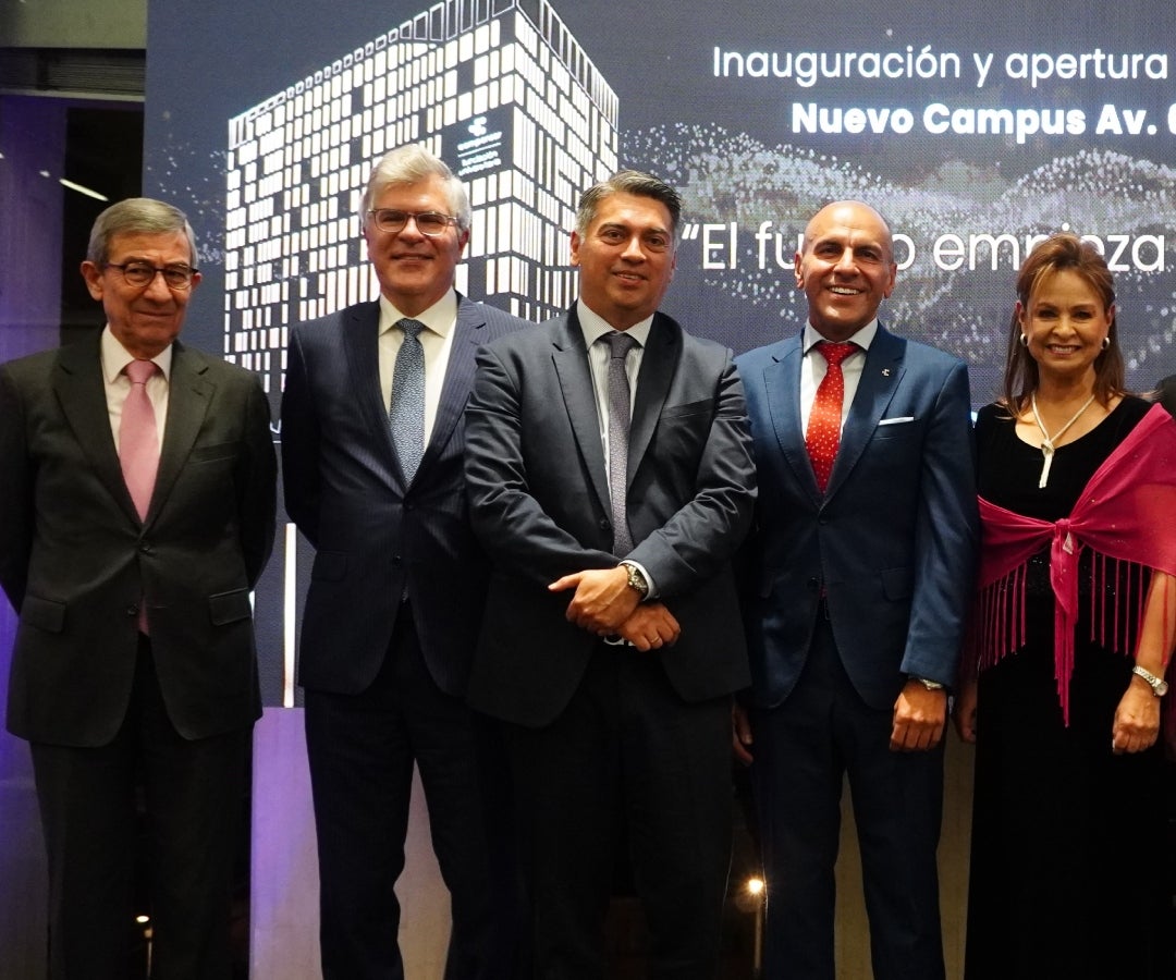 Néstor Rodríguez, exdirector de Compensar; Carlos Londoño, miembro del consejo directivo de UCompensar; Carlos Rodríguez, dir. de la unidad financiamiento; Carlos Vásquez, dir. general de Compensar; y Margarita Sampedro, rectora de UCompensar.