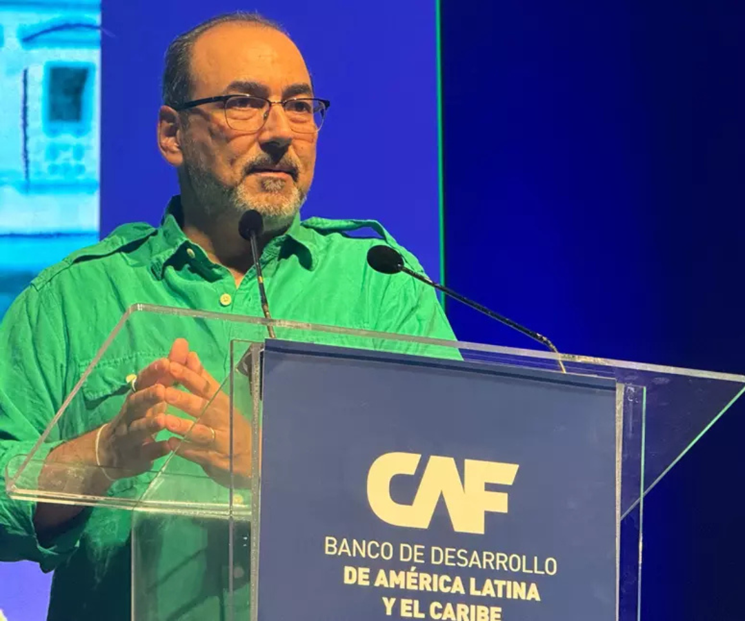 Sergio Díaz-Granados, presidente ejecutivo de CAF, anunció el préstamo a Santa Marta.