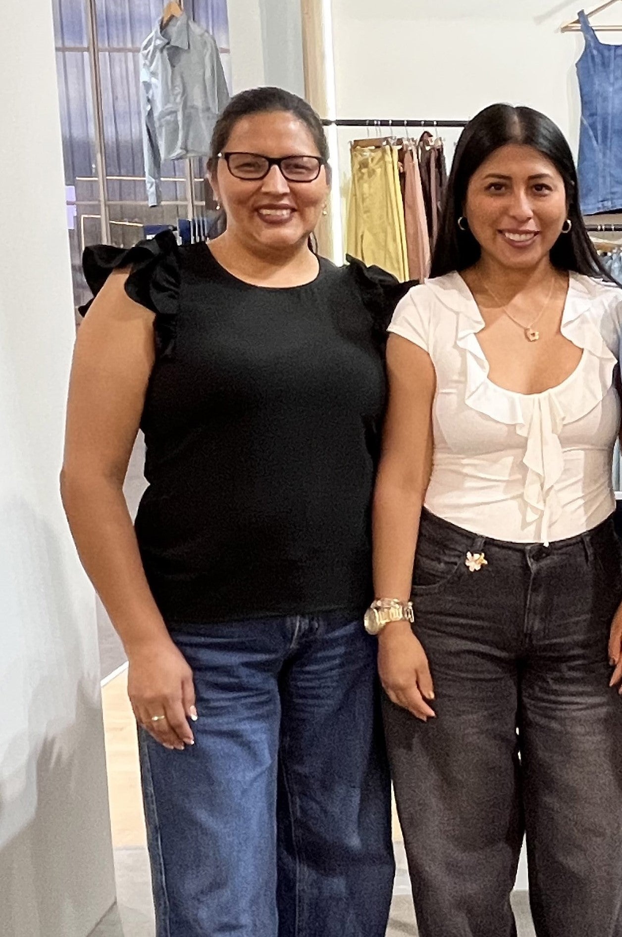 Edith Huayana y Maribel Huayana, representantes de la marca peruana Wayi Jeans.