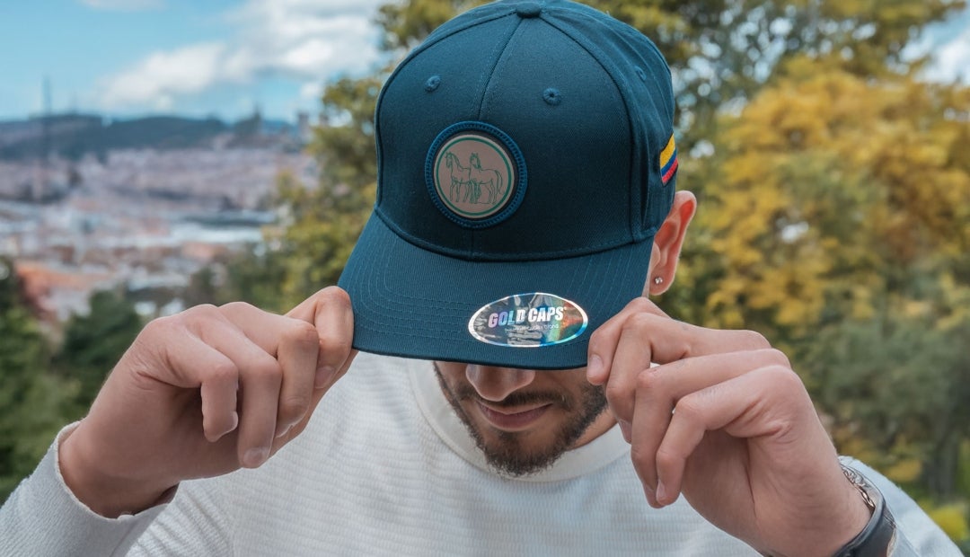 Las gorras agropecuarias se consolidan como una auténtica moda que trasciende generaciones, escenarios y geografías Las gorras agropecuarias se consolidan como una auténtica moda que trasciende generaciones, escenarios y geografías