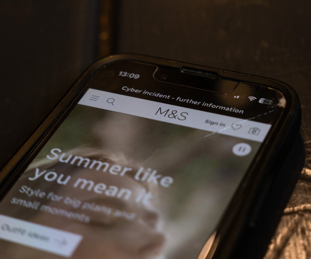 El hackeo obligó a M&S a suspender los pagos sin contacto y a pausar los pedidos de ropa
