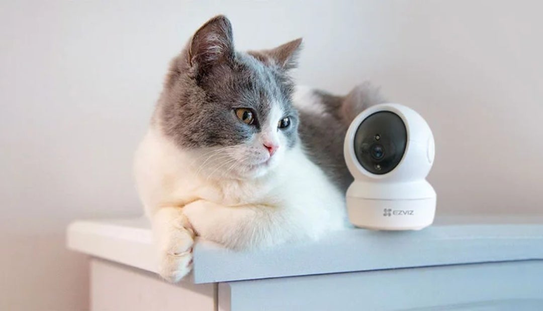Ezviz Ezviz ofrece sistemas de vigilancia con cámaras ColorFull H80x y audio bidireccional como la H7c Dual