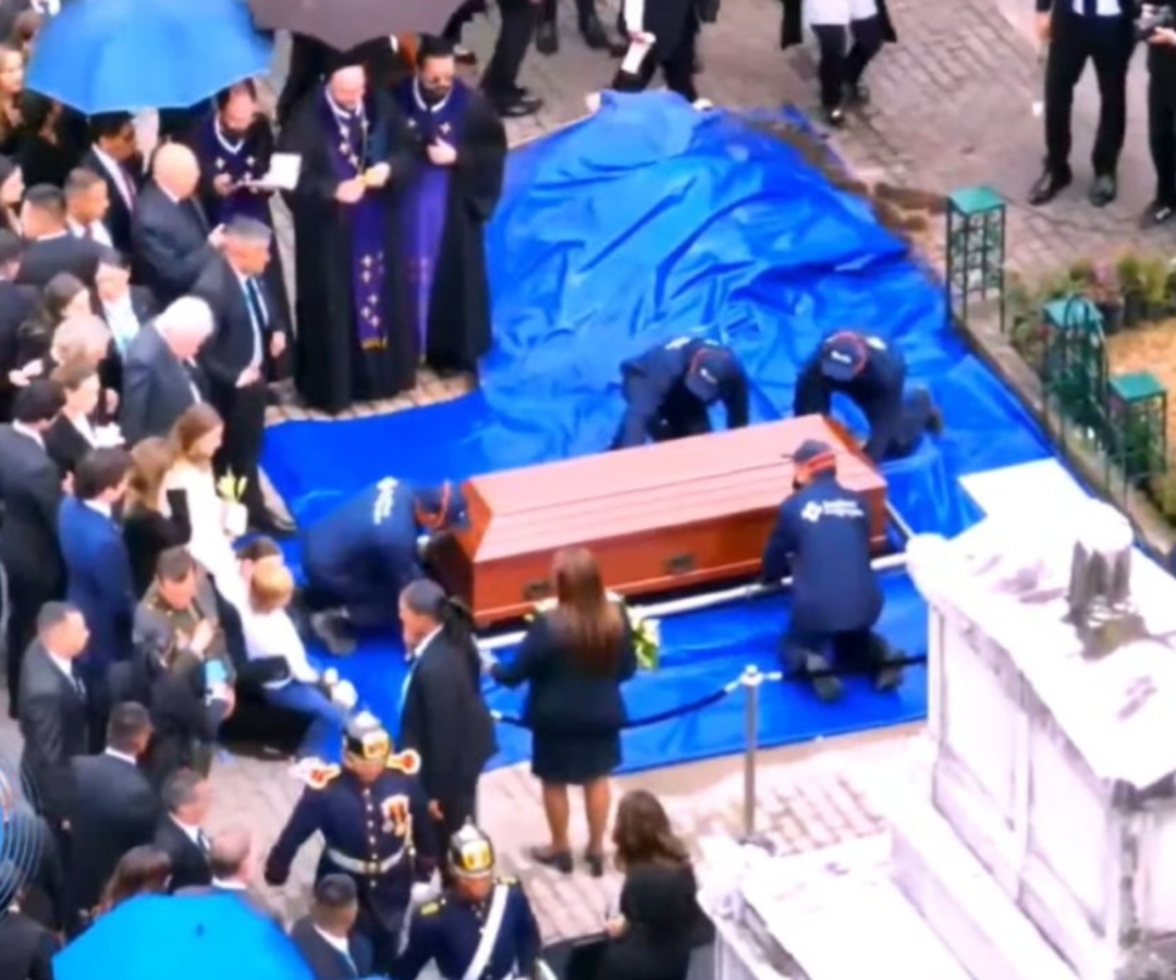 Familiares y conocidos despiden a Miguel Uribe