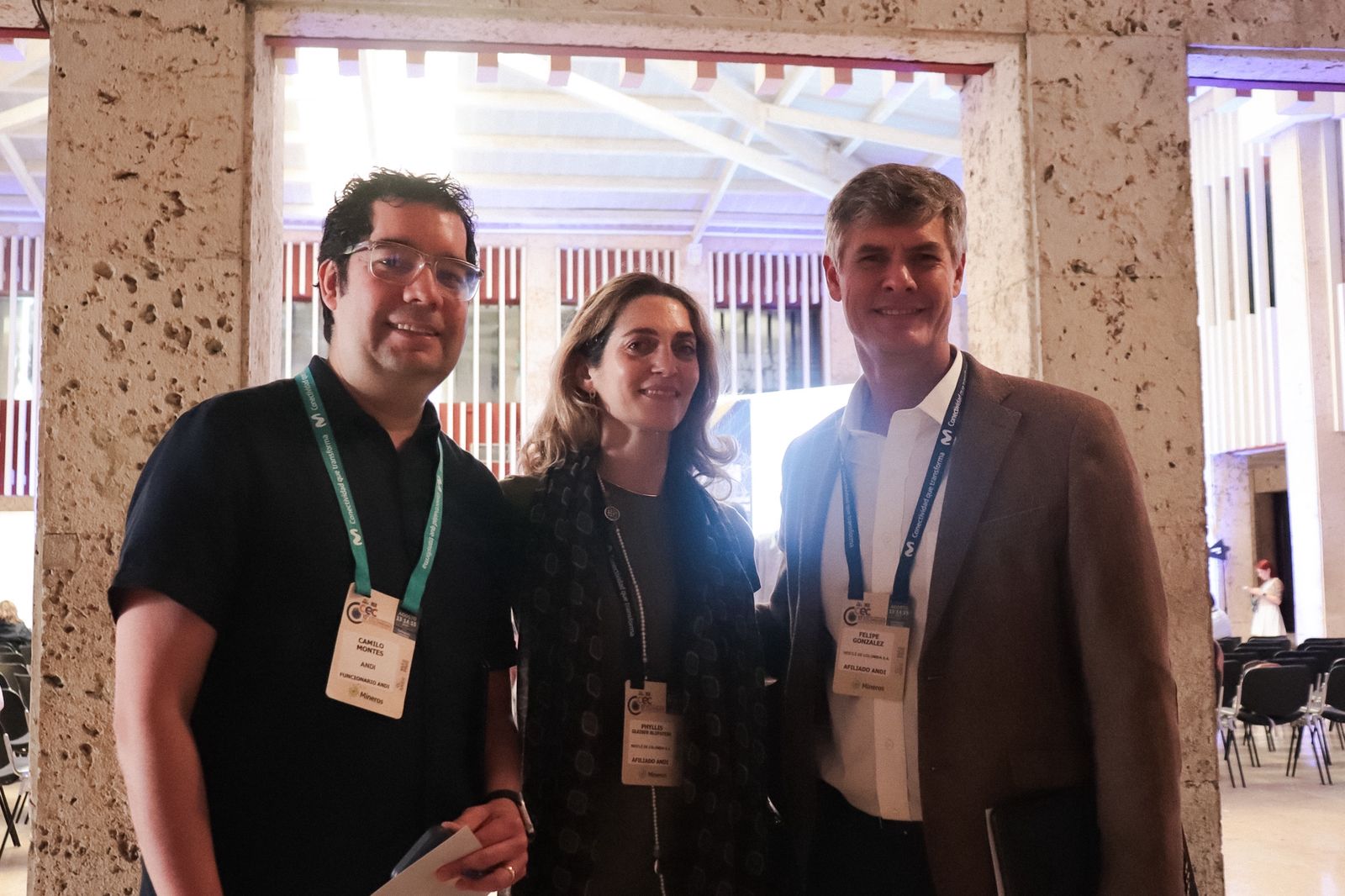 Camilo Montes, director ejecutivo de la Cámara de la Industria de Alimentos de la Andi; Phyllis Gleiser, directora Legal de Nestlé Colombia; y Felipe González, presidente de Nestlé Colombia.