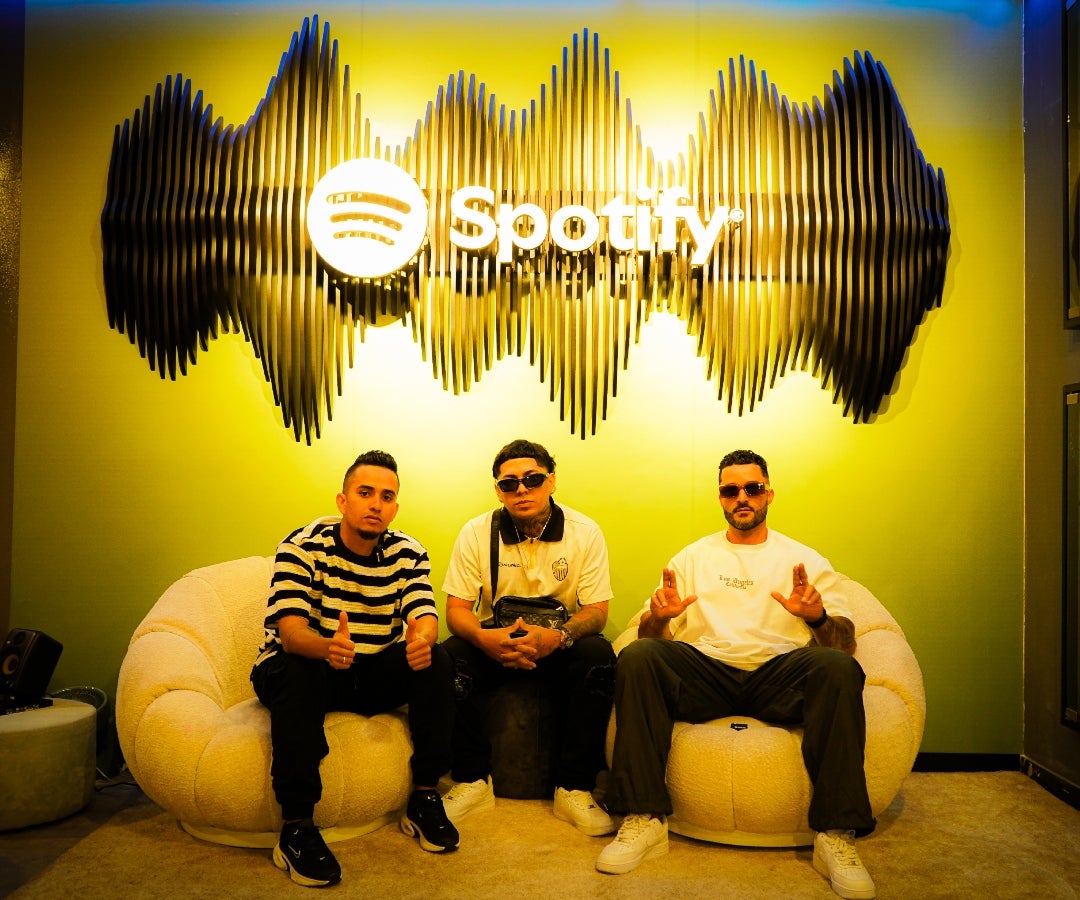 Yandar & Yostin; y J Kalder, artistas.