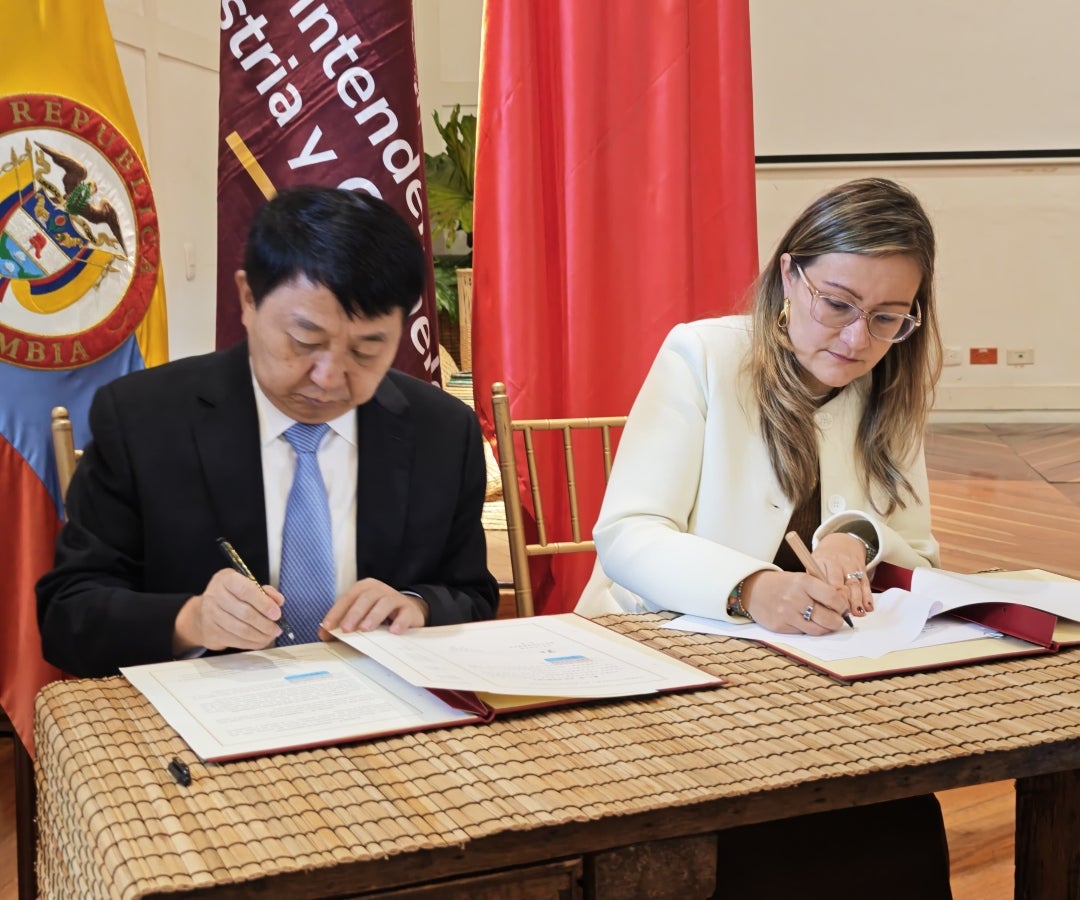 Firma memorando de entendimiento comercial entre Colombia y China