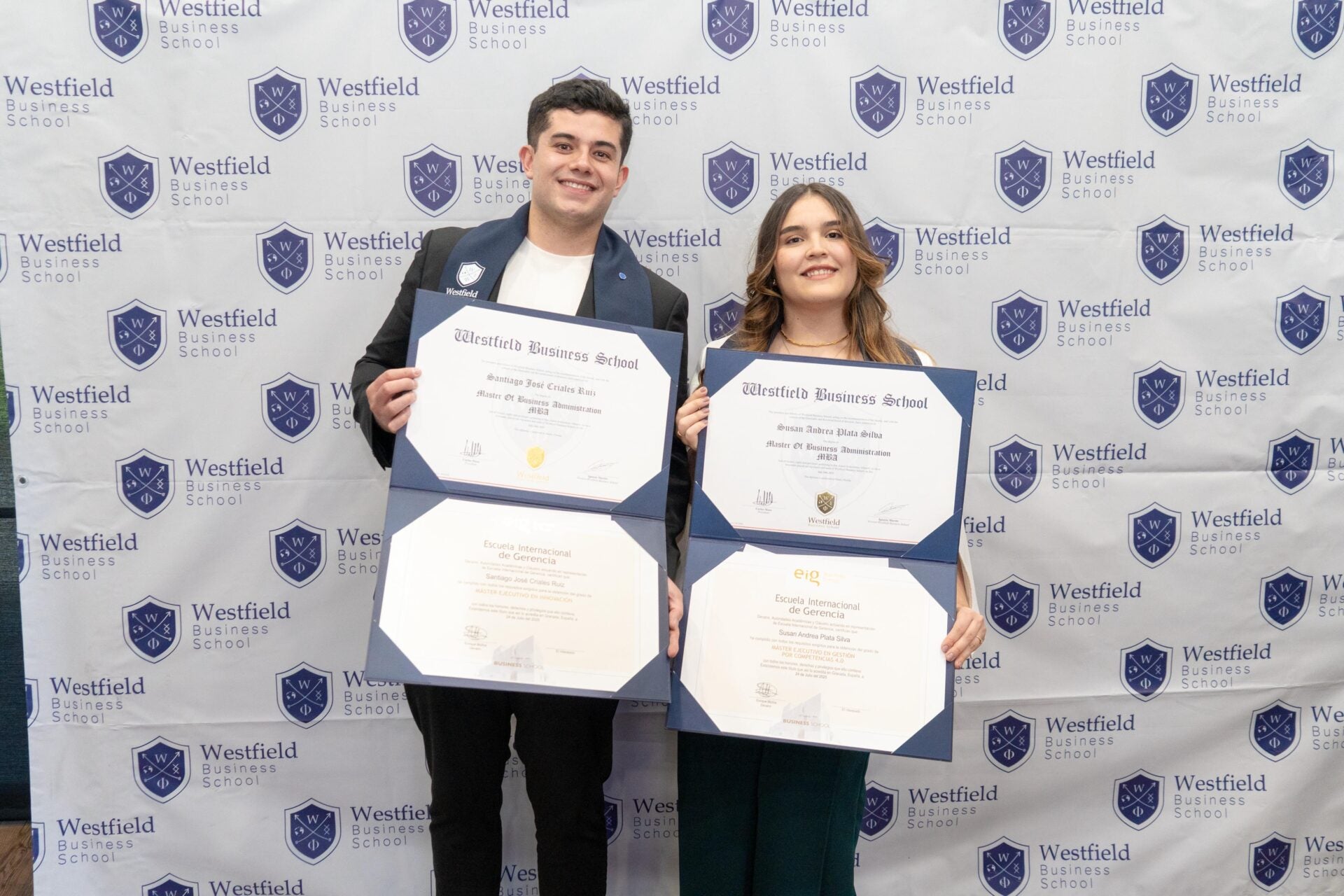 Santiago José Criales, coordinador de transformación en Alpina; y Susan Andrea Plata, especialista en Compensación.