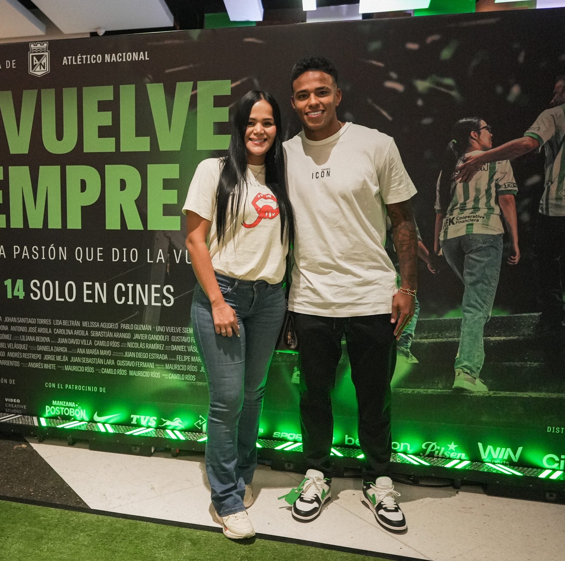 Paola Giraldo, asistente al evento;y Juan Manuel Zapata, jugador del plantel profesional.