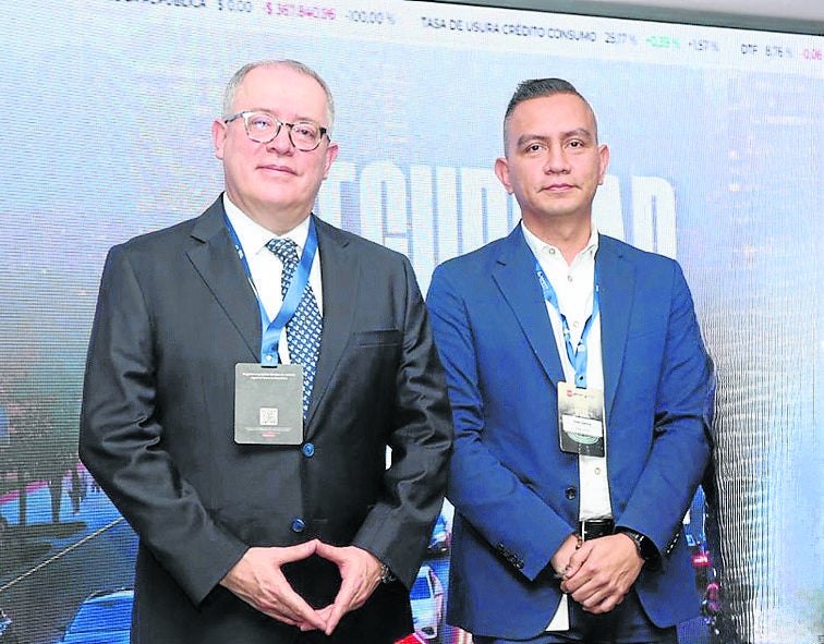 Andrés Chaves, presidente ejecutivo de Andemos; e Iván García, director de la Cámara de la Industria de Motocicletas de la Andi.