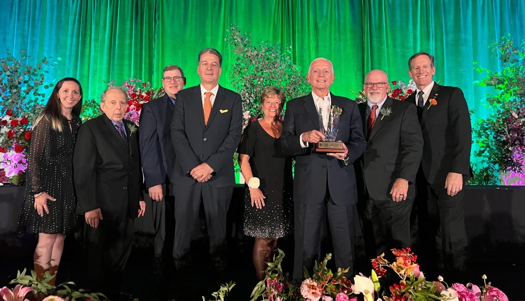 El presidente de Asocolflores, Augusto Solano Mejía, ingresó al Salón de la Fama de la floricultura El presidente de Asocolflores, Augusto Solano Mejía, ingresó al Salón de la Fama de la floricultura