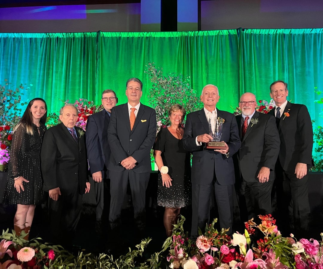 El presidente de Asocolflores, Augusto Solano Mejía, ingresó al Salón de la Fama de la floricultura