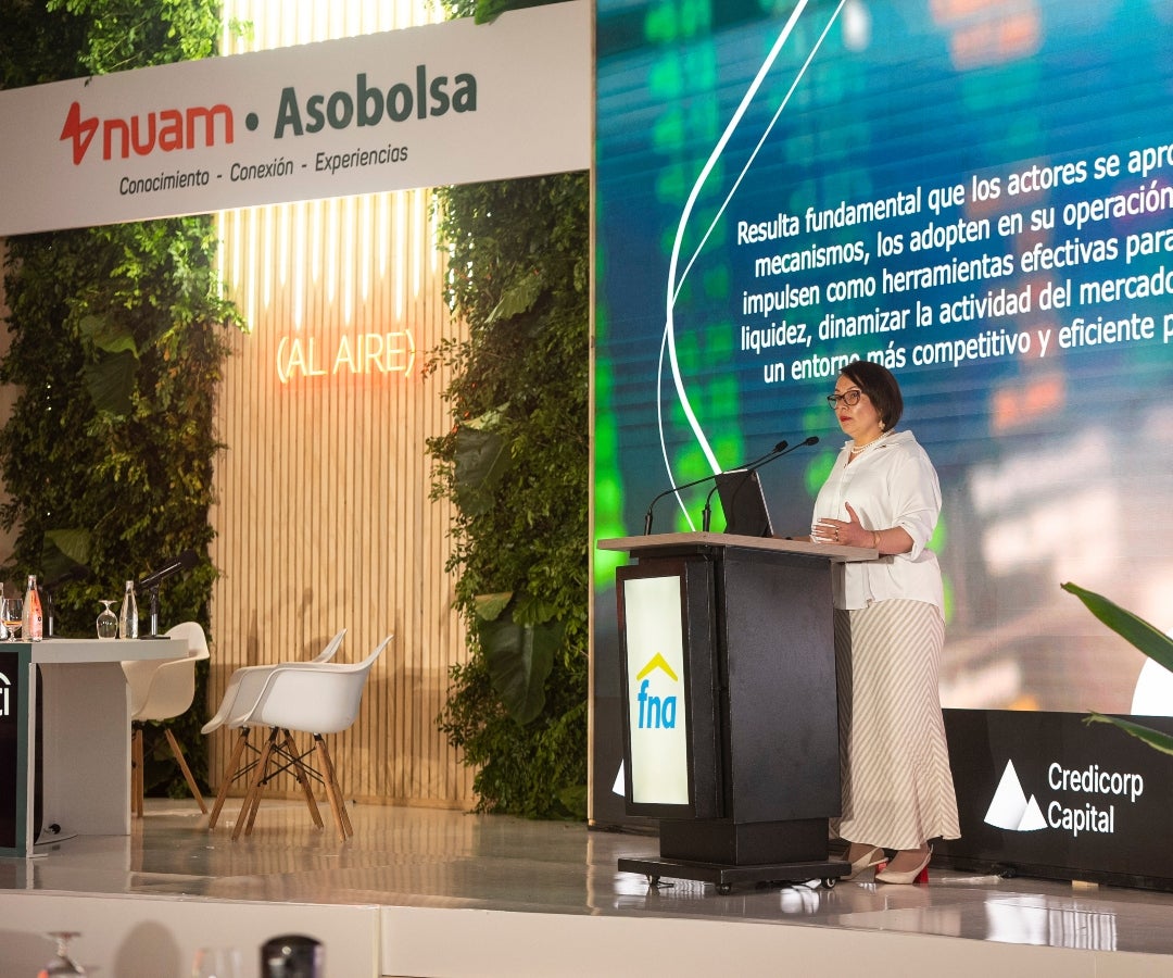 Mónica Higuera, directora de la Unidad de Regulación Financiera