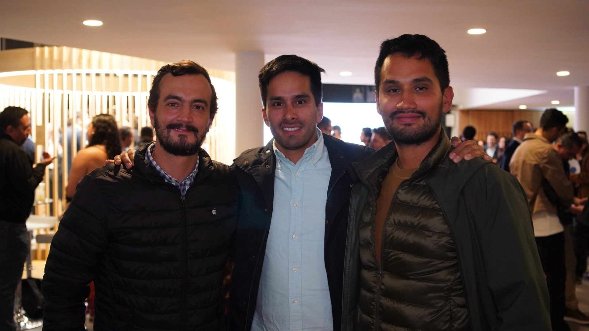 Iván Luna, representante de Idéntica; Juan Vahos, especialista de producto para Tools For humanity; y Mario Vahos, asistente al evento.