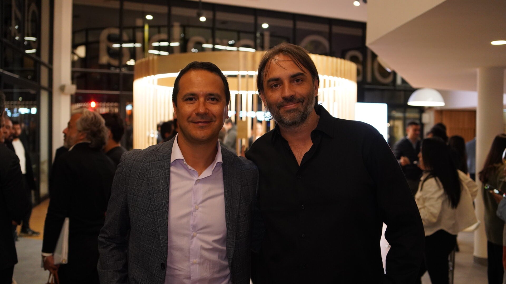 Leonardo González, vicepresidente digital de Win Sports; y Carlos Ángel, gerente general de Tools For Humanity.