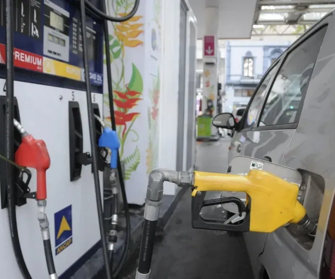 Gobierno de Uruguay ampliará descuento de Imesi a naftas en frontera con Argentina