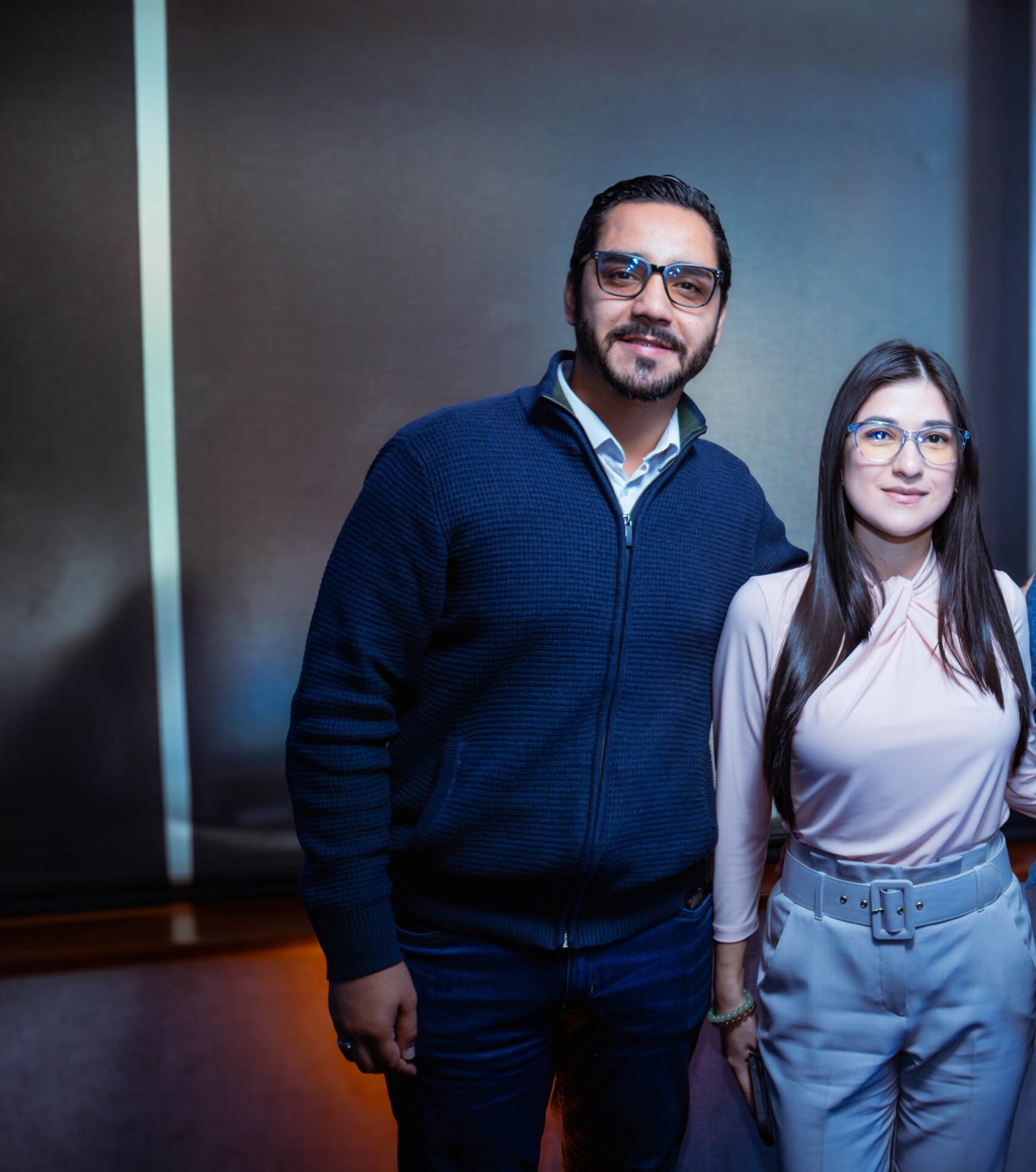 César Jiménez, senior representative en GM Financial; y Lina Espitia, senior legal representative en GM Financial.