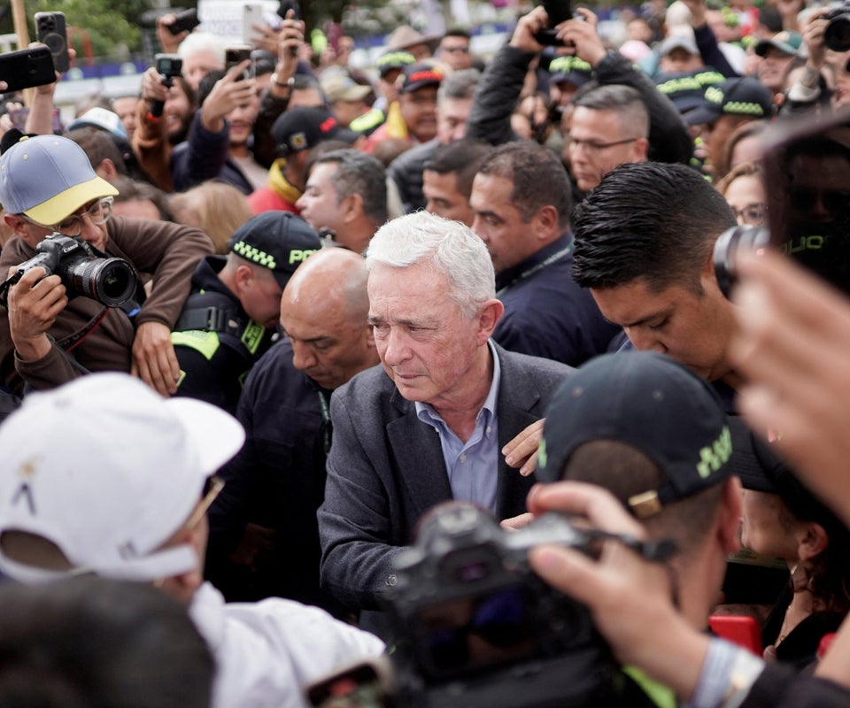 Expresidente llegó al parque El Golfito para rendir homenaje a Miguel Uribe  Turbay | AsuntosLegales.co