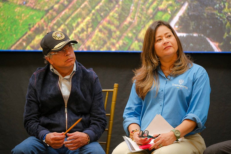 Presidente Petro junto a la ministra de Transporte, María Fernanda Rojas