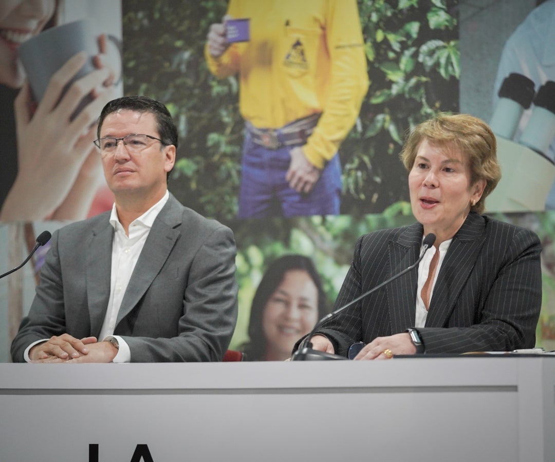 Germán Bahamón, gerente general de la FNC y Vanuisa Nogueira, directora ejecutiva de la Organización Internacional del Café