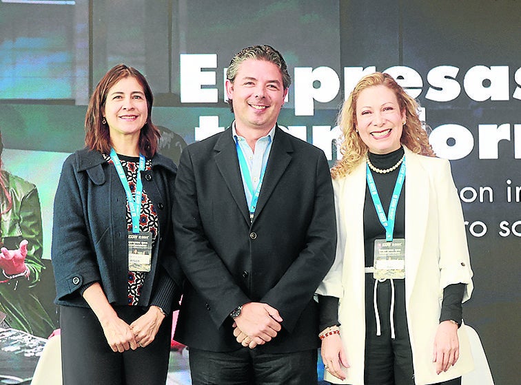 Carolina Soto, miembro de la Junta Directiva de Cementos Argos; Aníbal Fernández de Soto, director de Naturaleza y Vecinos de GeoPark; y Margarita Salazar, vicepresidente de Negocios Energía de EPM.