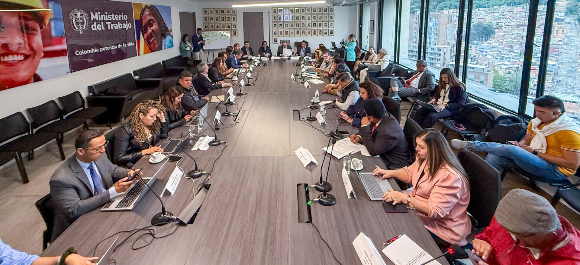 Bruce Mac Master, presidente de la Andi en la reunión con el Gobierno