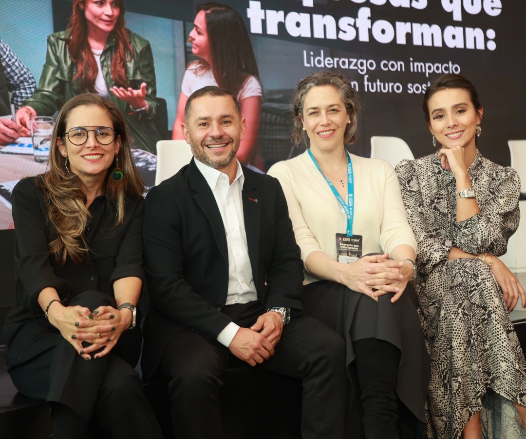 Maria González, jefa de la maestría en Sostenibilidad; Alexander Garzón-Lasso, director de In-Sight; Cristina Vélez, decana de la Escuela de Administración; y Alexa Barco, investigadora de In-Sight de Eafit.
