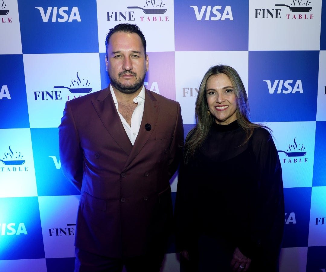 Alexander De Mondey, fundador de Fine Dining Table; y Adriana Cárdenas, gerente general de Visa Colombia.