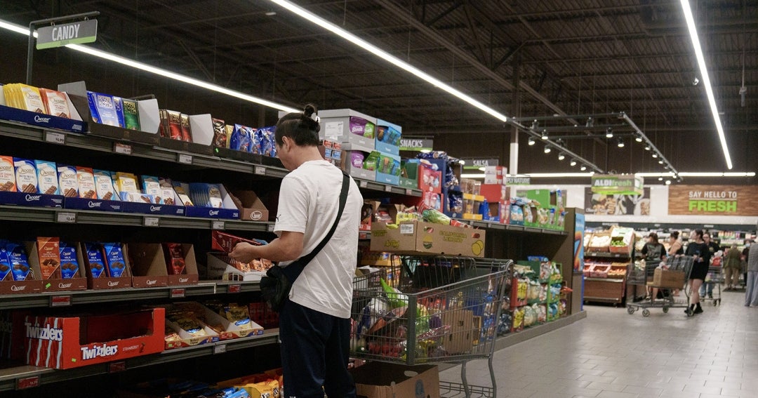 Gasto del consumidor de EE.UU. aumentó 0,3% en julio al mayor nivel en cuatro meses