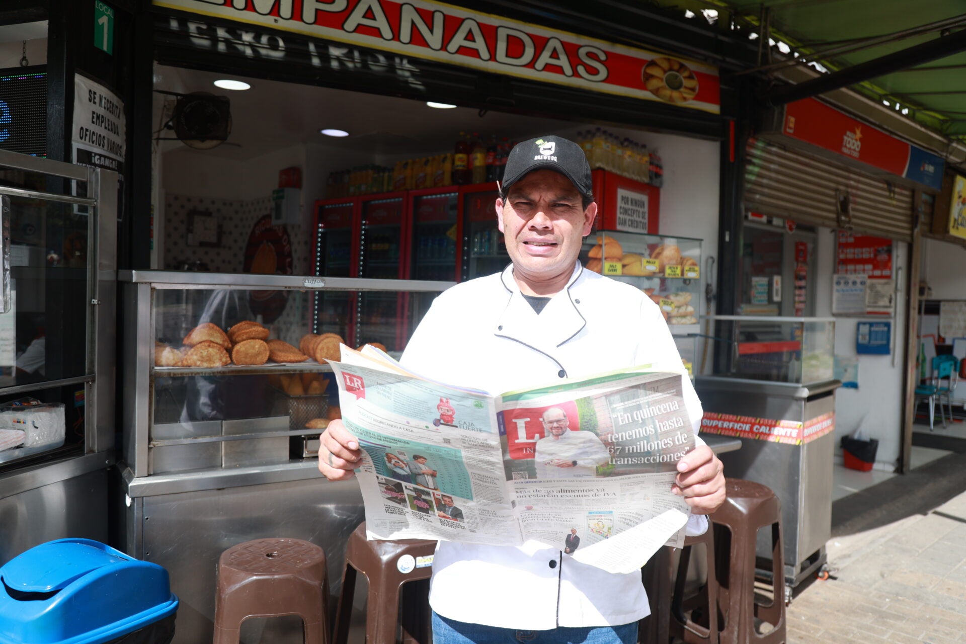 Carlos Vallejo es tendero y dueño de Ricuras de la 34