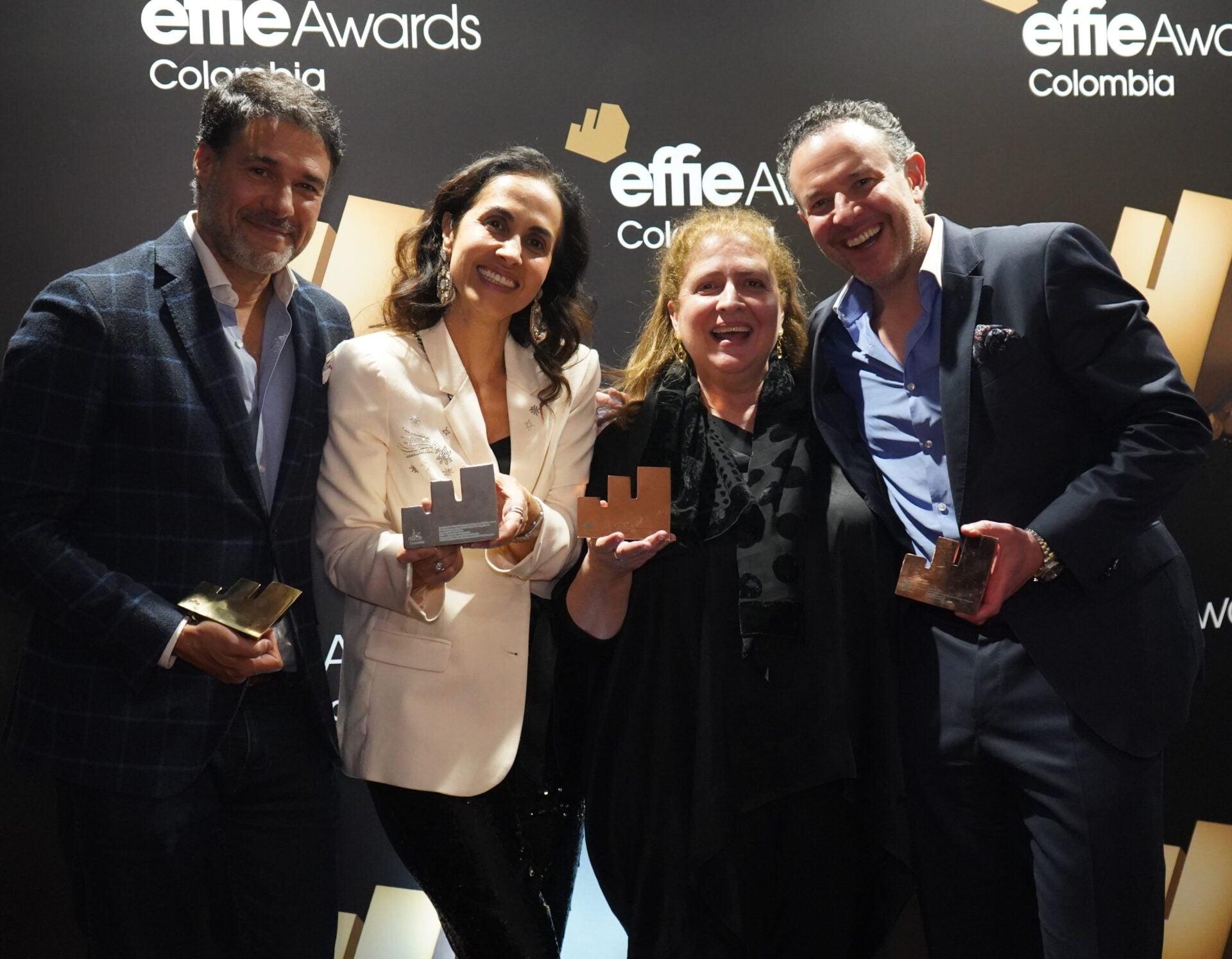 Álvaro Fuentes, CEO de McCann; Ana Castaño, gte. de mercadeo de Sura; Ana Scarpetta, directora del programa Effie; y Camilo Tobón, director general de cuentas de Fantástica.