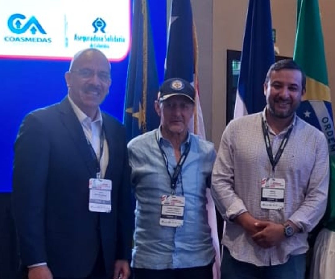 Jorge Sánchez, representante de Focoop México; Gabriel Parrado Durán, representante a la Cámara; y Samuel Laverde, de ACI Worldwide.