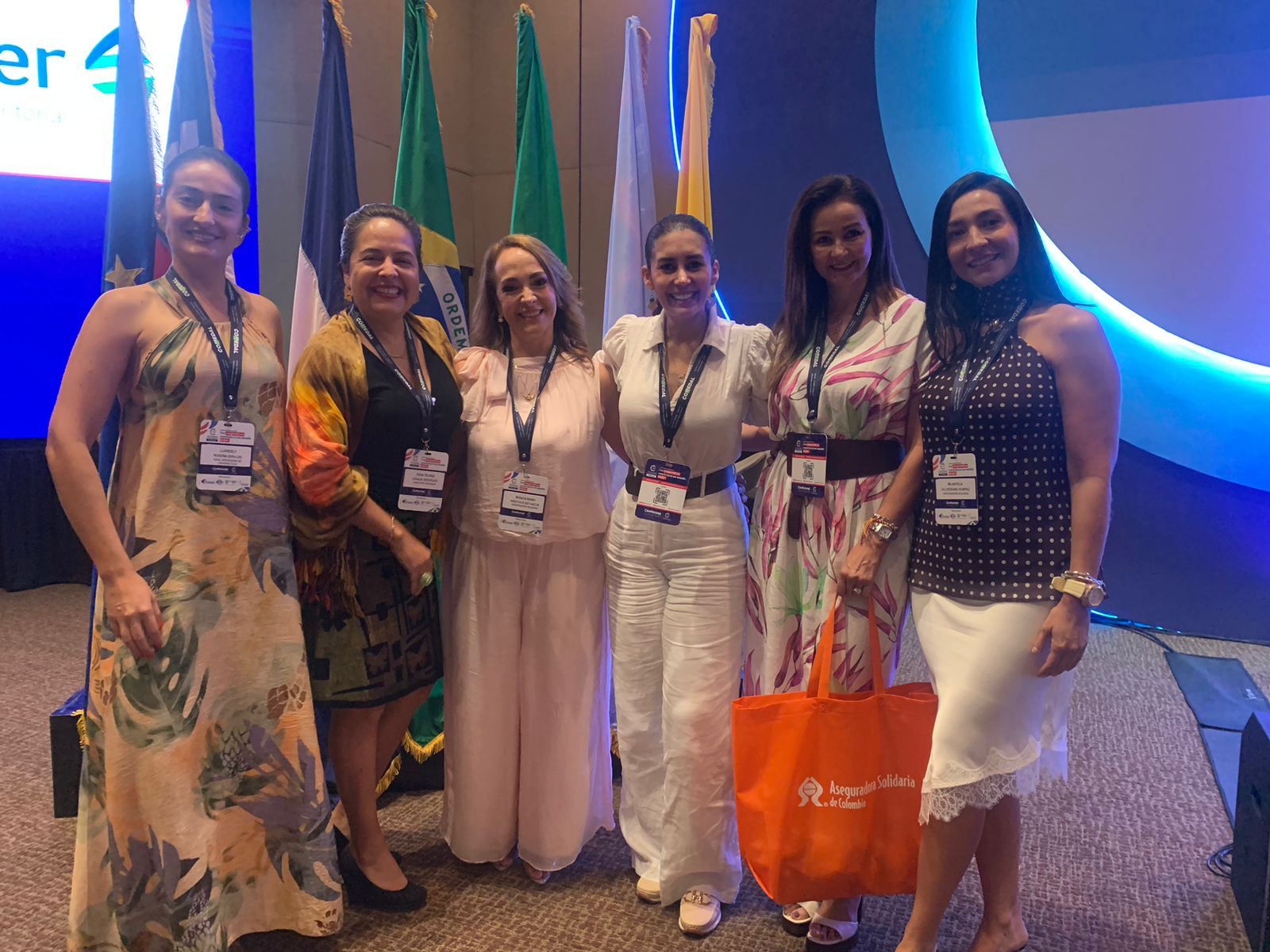 Llancely Noreña, dir. administrativa de Confecoop Antioquia; Yelena Granja, dir. ejecutiva de Confe-coop Antioquia; Mónica Arroyave, vpte-de Aseguradora Solidaria; Erika Sánchez, representante de Santander; Clara Patricia Rojas, de Olivos de Aseguradora Solidaria; y Milanyela Valderra, de Aseguradora Solidaria.