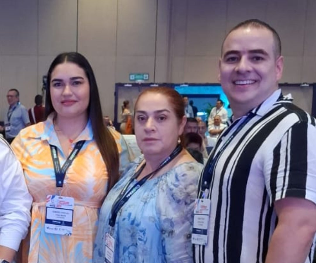 Damarys Marín, Maria Girlesa Tamayo y Yeison Rivera, representantes de Cootrasena.