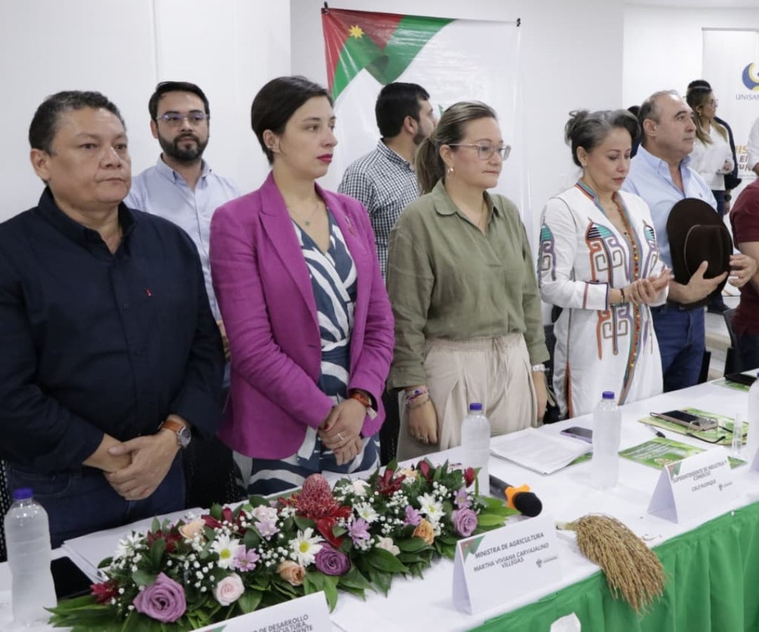 Ministra Martha Carvajalino y la Superintendente Rusinque