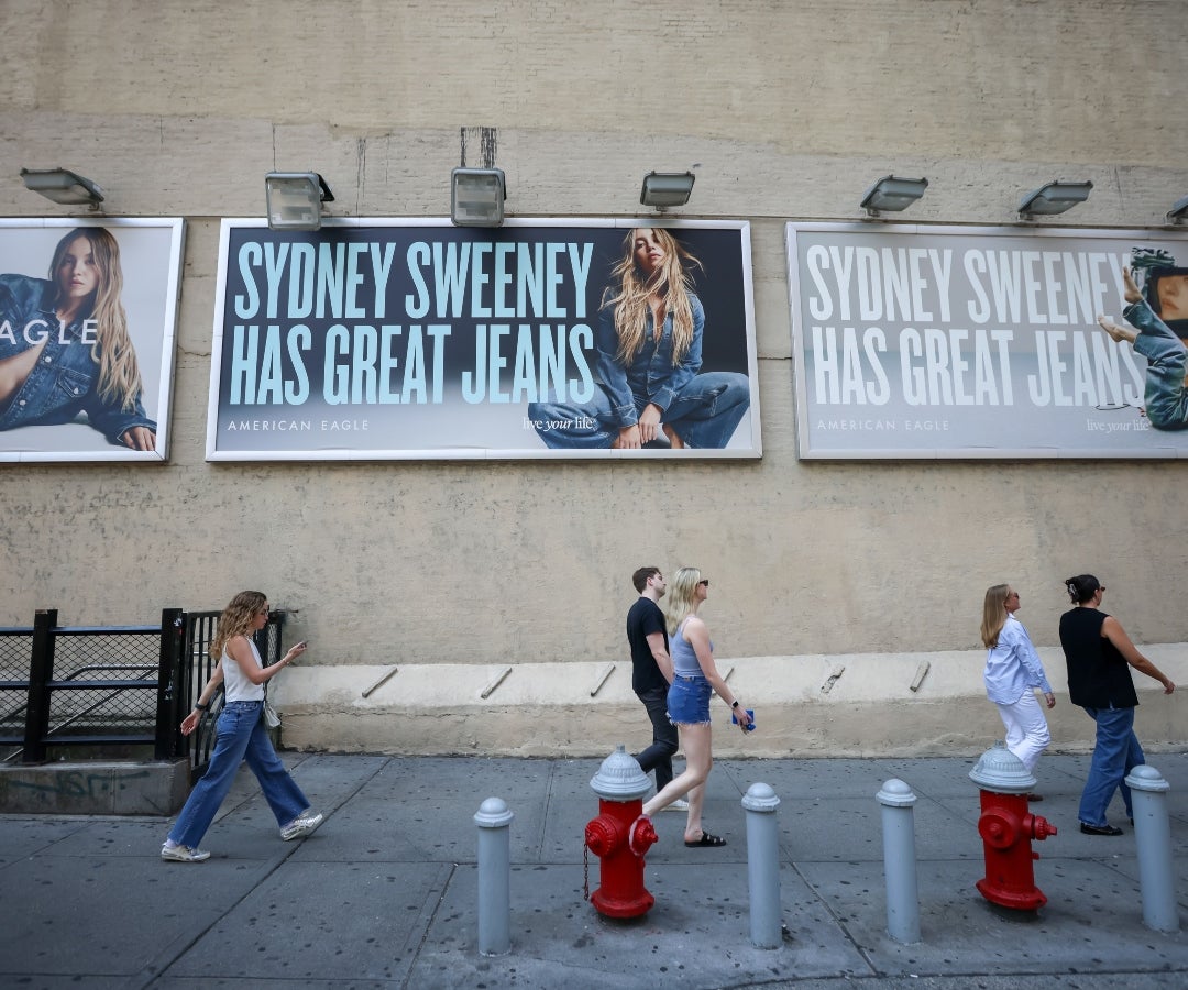 American Eagle se ha enfrentado a una fuerte competencia de rivales como Gap Inc., Levi Strauss & Co. y Abercrombie & Fitch Co.