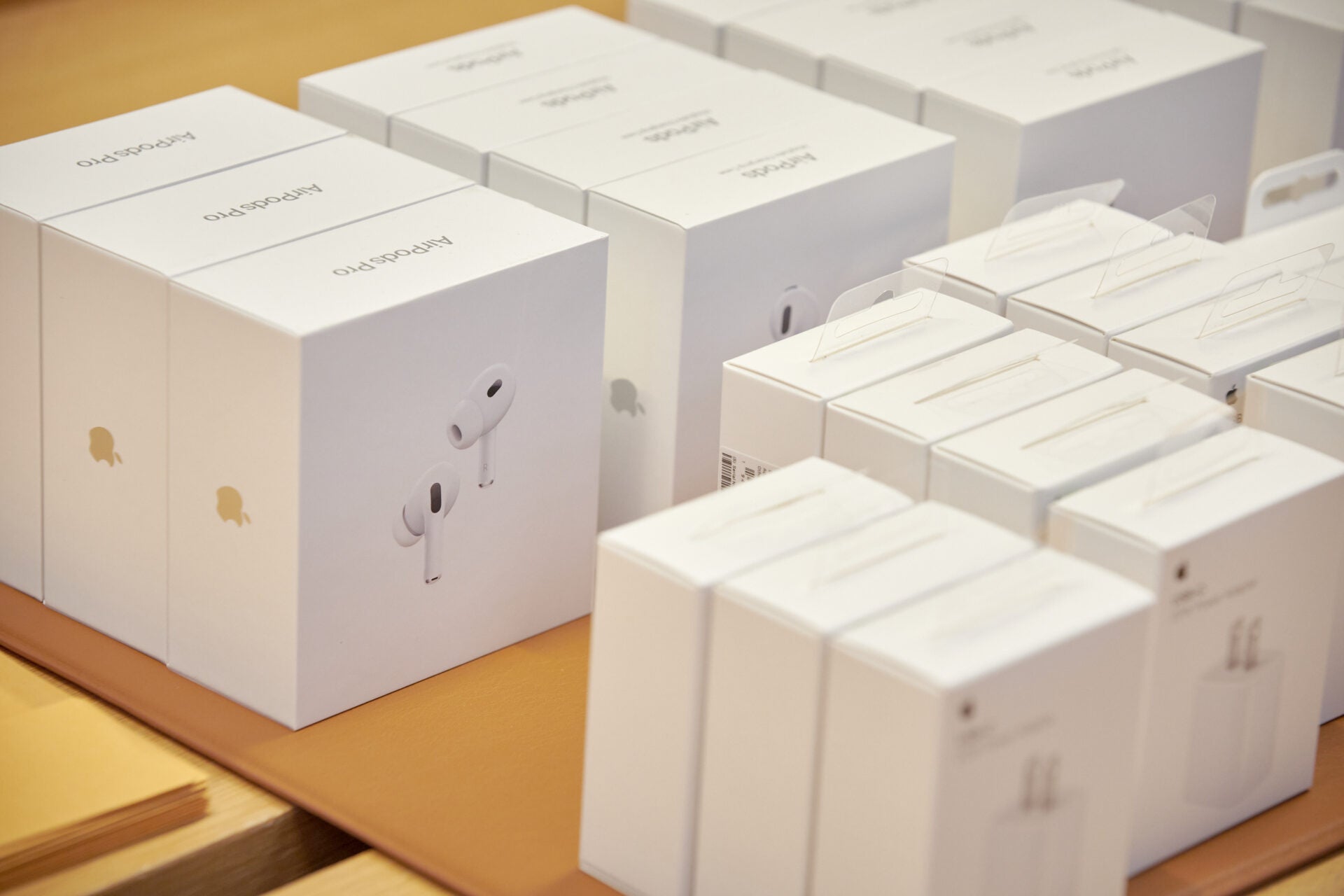 Apple prepara un rediseño de su iPhone y refuerza su portafolio con relojes y AirPods