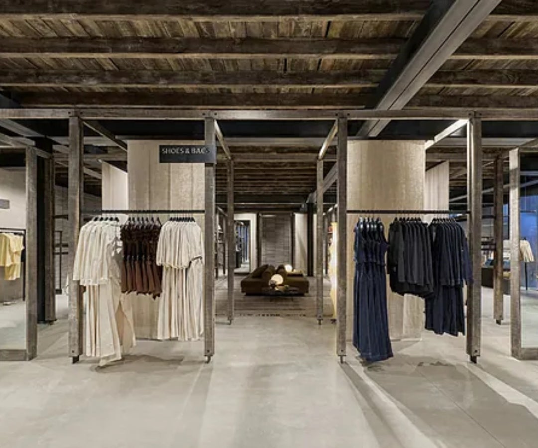 El interior de la tienda de Zara Serrano.