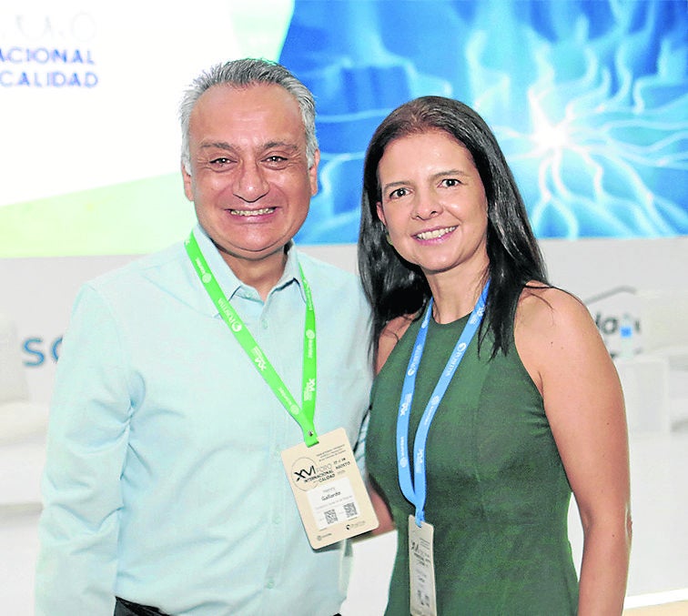 Henry Gallardo, director general de la Fundación Santa Fe; y Andrea Chaves Cuestas, directora de Relaciones Corporativas para Icontec.