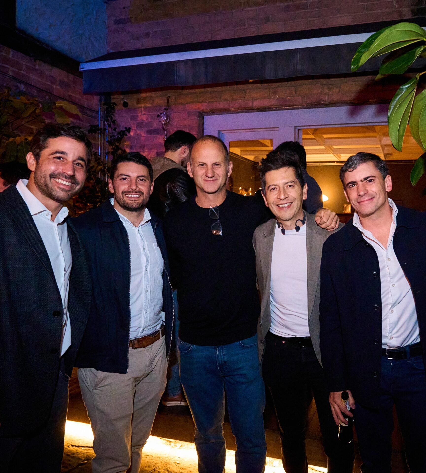 Pierre Creze, regional sales director de Salesforce; Santiago Savino, account executive startups de Salesforce; Damián Nogaró, cofundador de Puppis; Andrés Fernández, CEO de Puppis Colombia; y Sebastián Obregón, CEO de Enmedio.