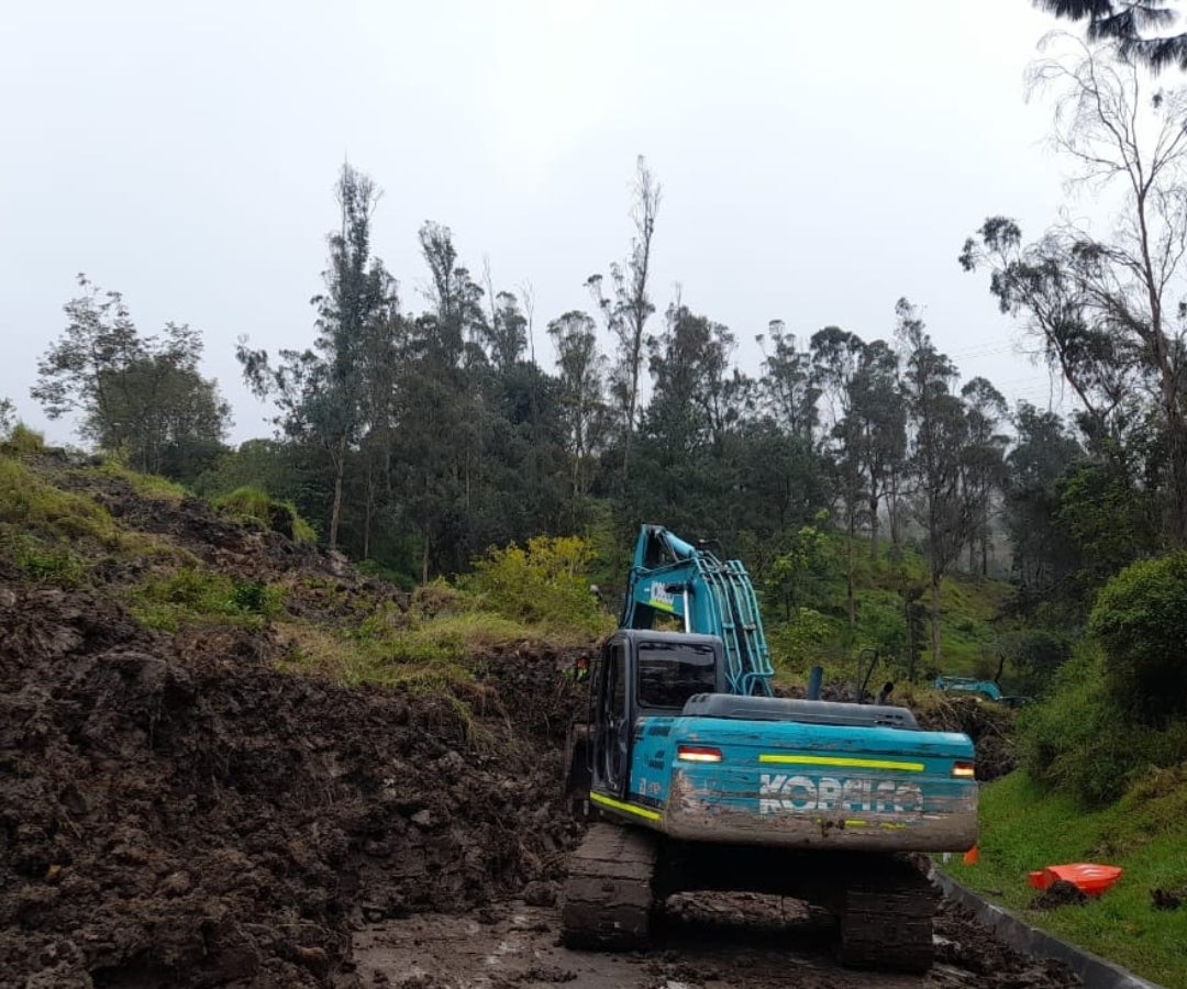 Se presenta cierre total en vía Bogotá–Villavicencio por caída de material en Chipaque